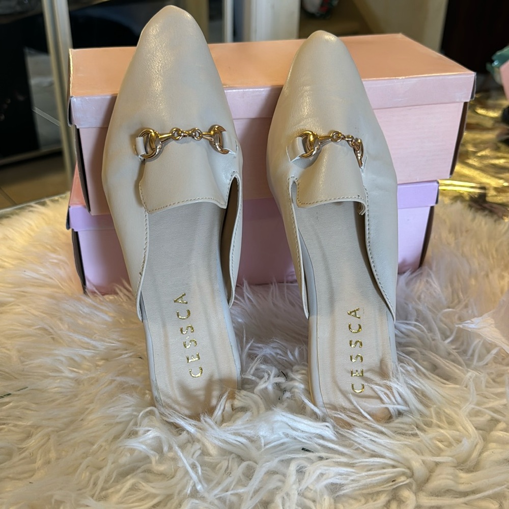 FLAT TRIANGLES TOE MULE SIZE 8 NEW NEVER WORN